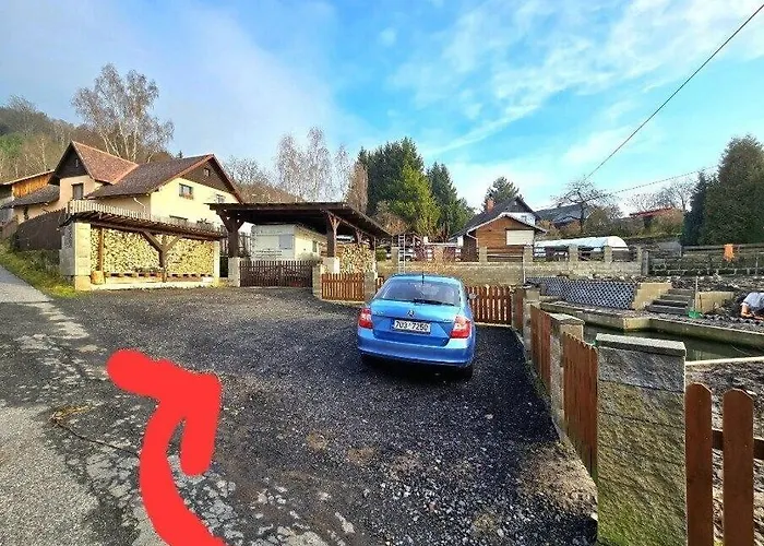 Capi Hnizdo Se Saunou Σαλέ